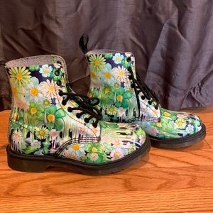 Doctor Marten’s Floral Slime Pascal 8 hole boots. UK5/ US Women’s 7